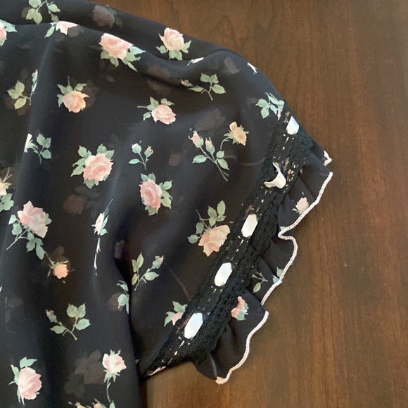 In Bloom Short Sleeve Sheer Robe - Picture 3 of 3